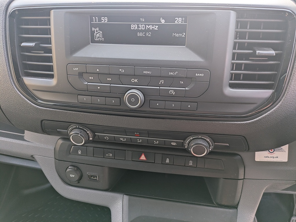 Vauxhall Vivaro Mpv White #11