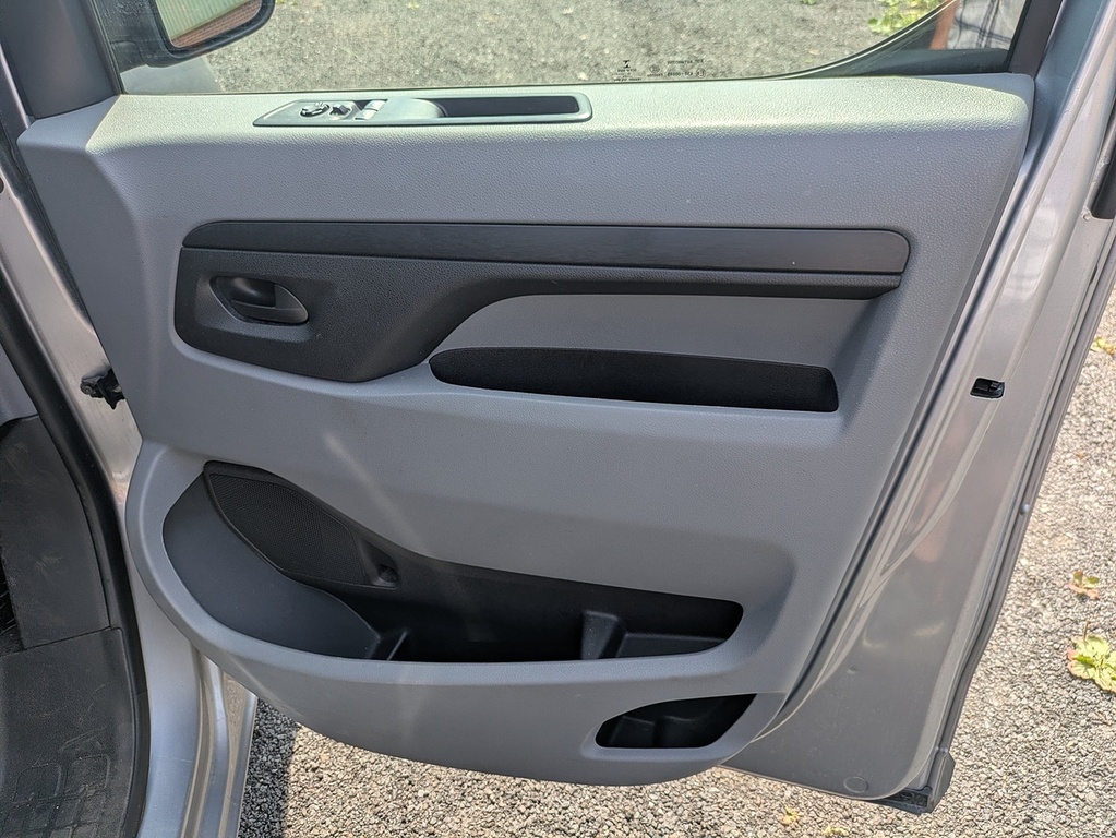 Vauxhall Vivaro Mpv White #13