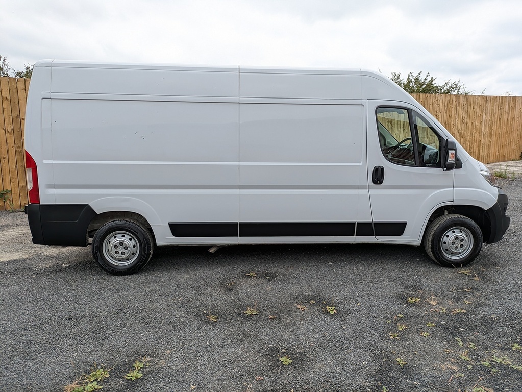 Vauxhall Movano White #8