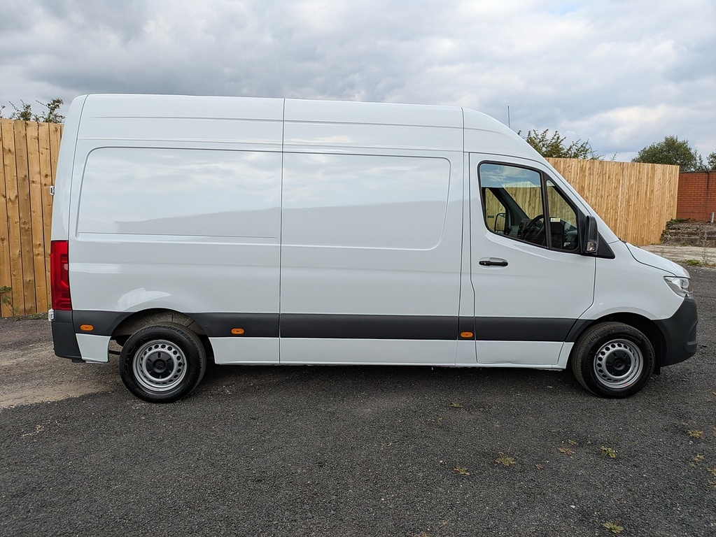 Mercedes-Benz Sprinter 3.5T H2 Progressive Van White #8