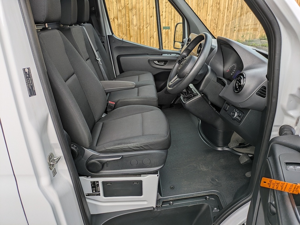 Mercedes-Benz Sprinter 3.5T H2 Progressive Van White #9