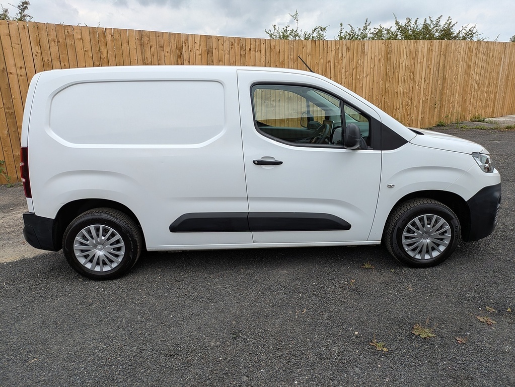Citroen Berlingo Diesel White #8
