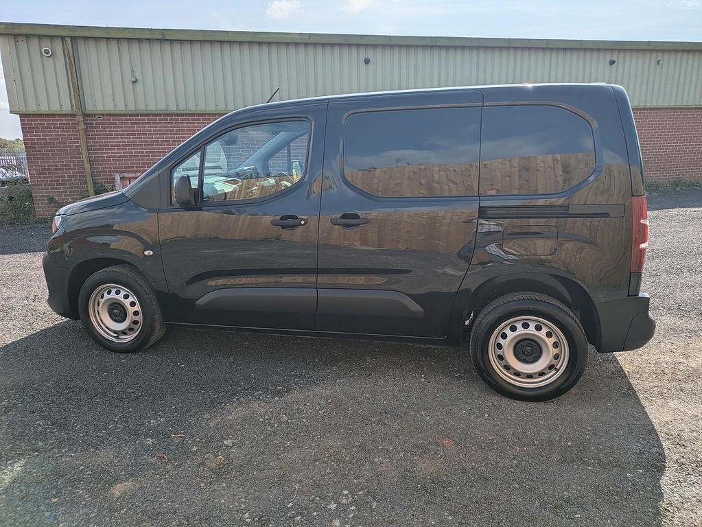Peugeot Partner Bluehdi 1000 Professional Black #4