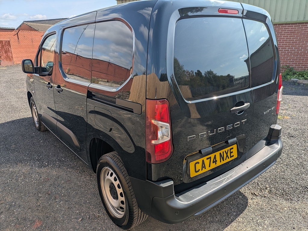 Peugeot Partner Bluehdi 1000 Professional Black #5