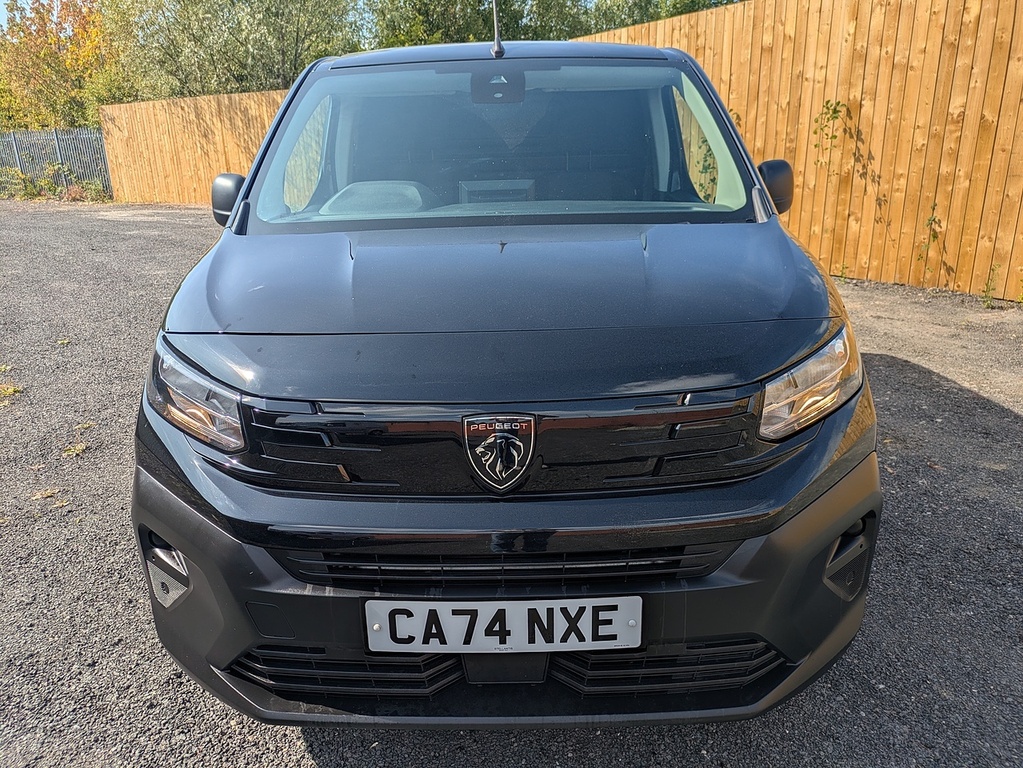 Peugeot Partner Bluehdi 1000 Professional Black #2