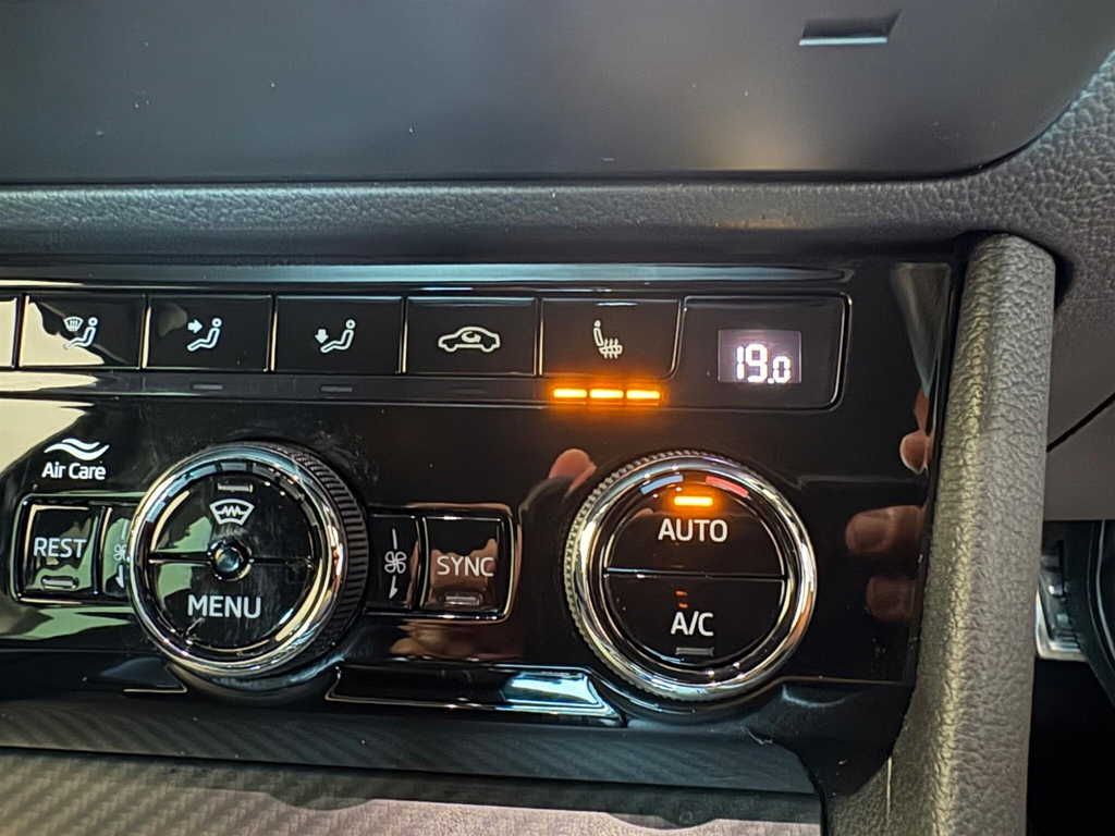 Skoda Superb 1.4L Se Technology White #21