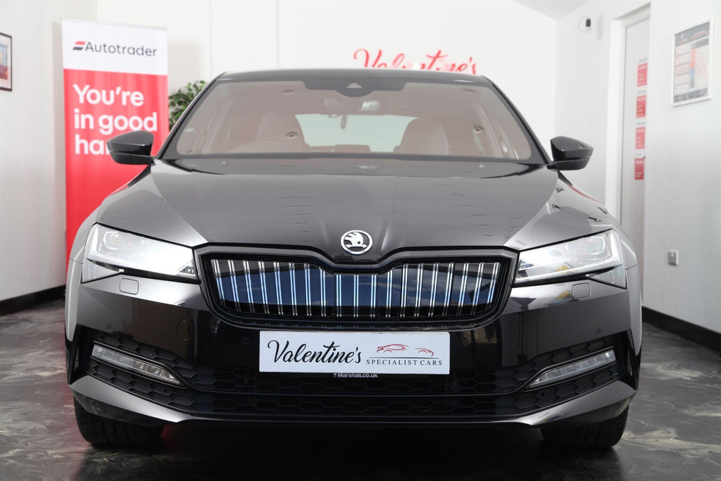 Skoda Superb 1.4L Se Technology White #10