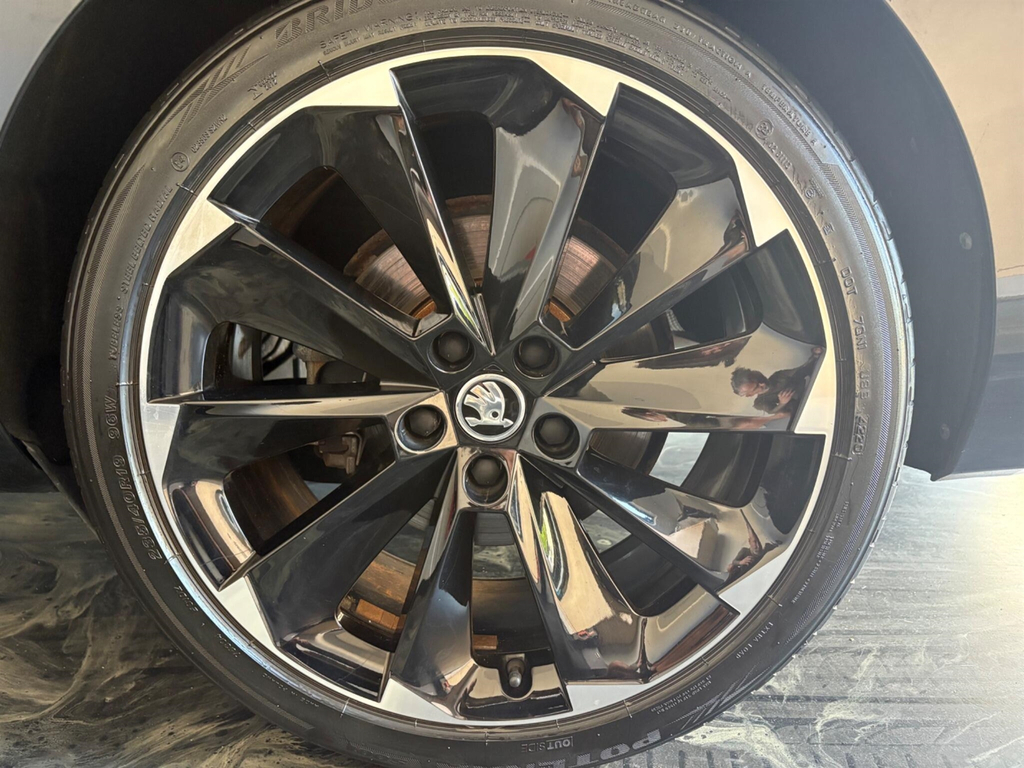 Skoda Superb 1.4L Se Technology White #19