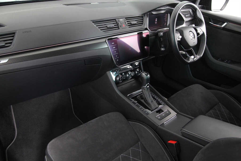 Skoda Superb 1.4L Se Technology White #33