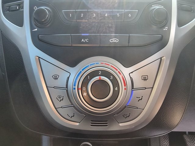 Hyundai Ix20 1.6 Active Hatchback Euro 5 123 B Blue #13