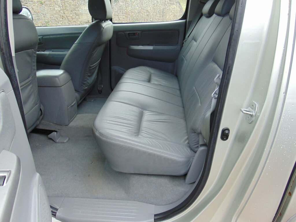 Toyota HILUX 4X4 D-4d Dc Silver #6