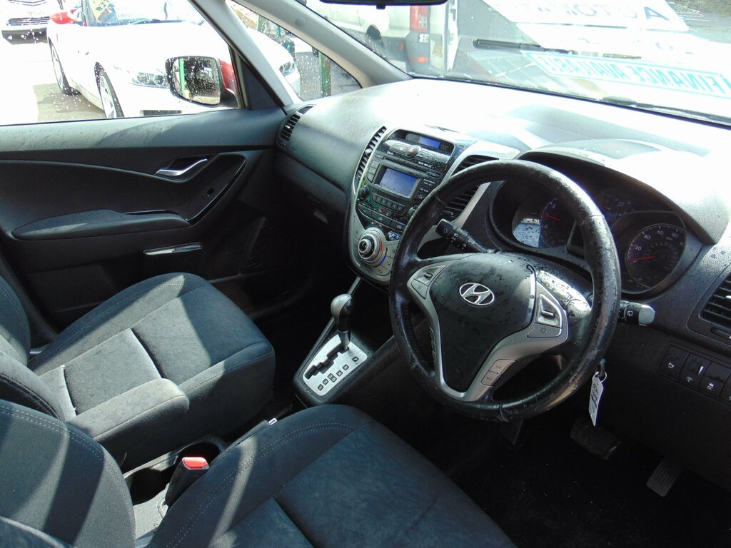 Hyundai Ix20 1.6 Active Hatchback Euro 5 123 B Red #4