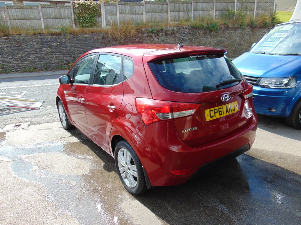Hyundai Ix20 1.6 Active Hatchback Euro 5 123 B Red #2
