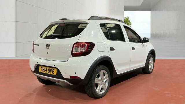 Dacia Sandero Stepway 2014 0.9 Tce Laureate Hatchback White #4