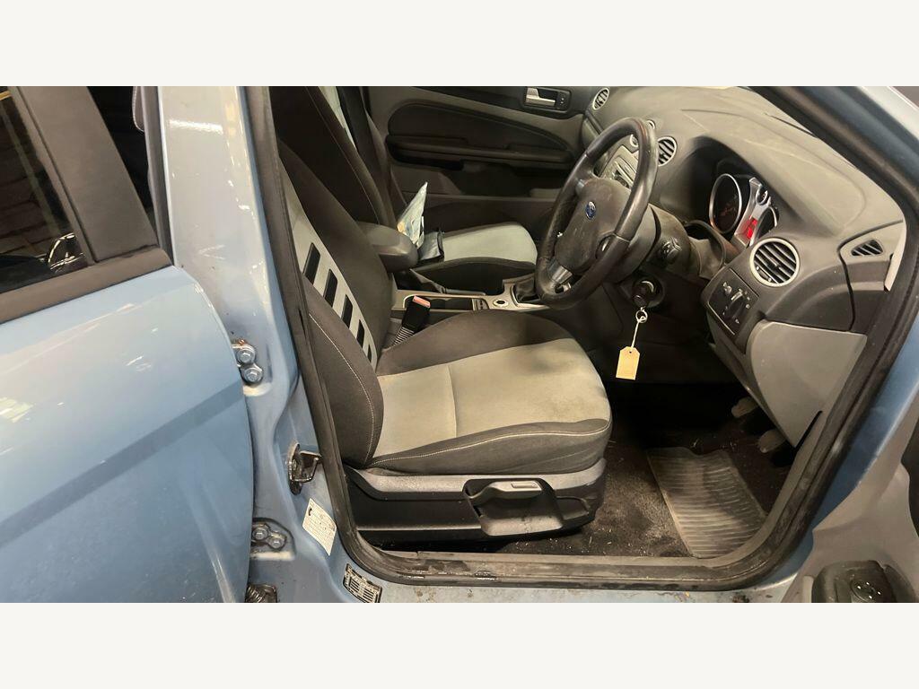 Ford Focus 1.8L Zetec S Tdci 114 Bhp Red #10