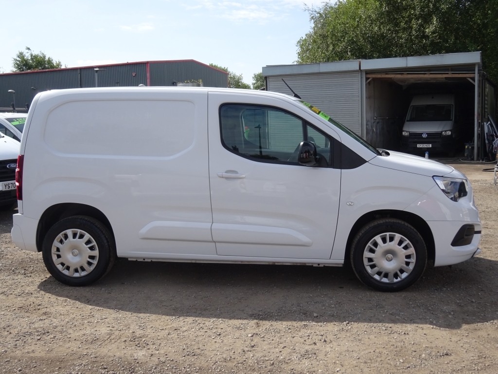 Vauxhall Combo Crg L2h1 2300 1.5 Tb D 100Ps Prime White #8
