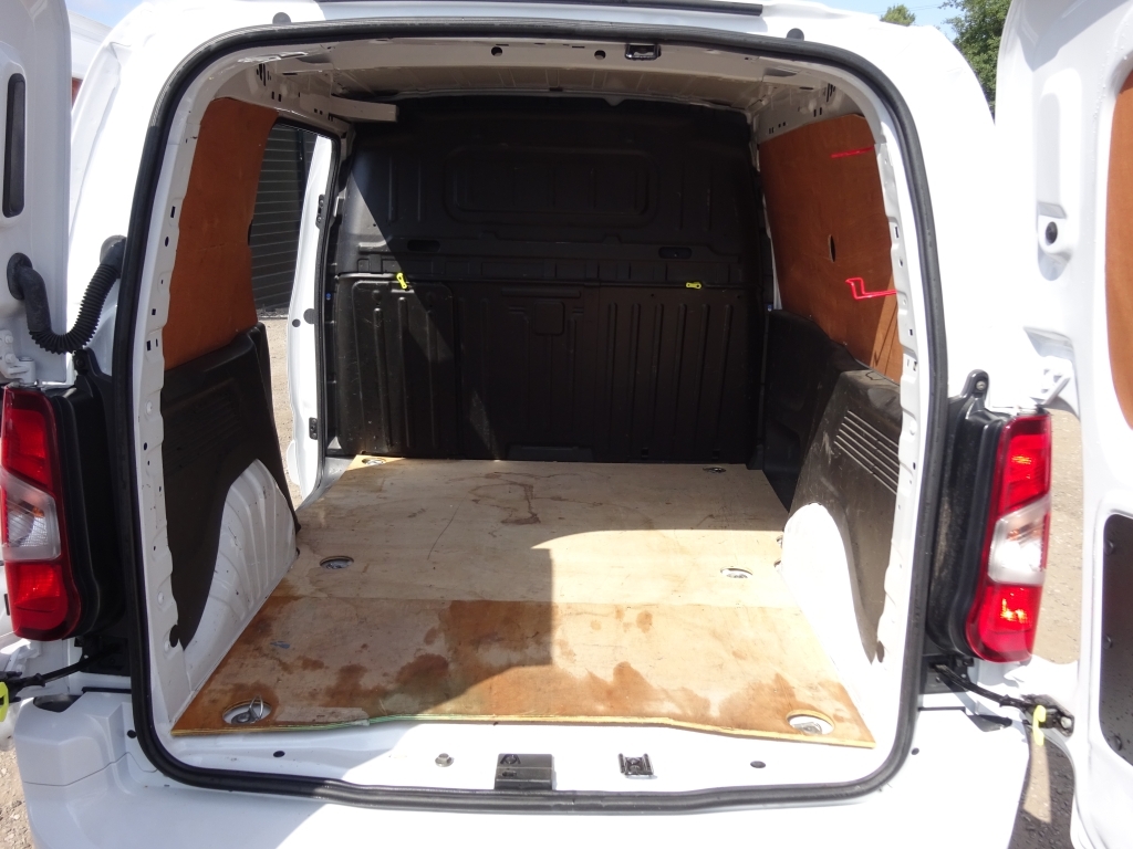 Vauxhall Combo Crg L2h1 2300 1.5 Tb D 100Ps Prime White #14
