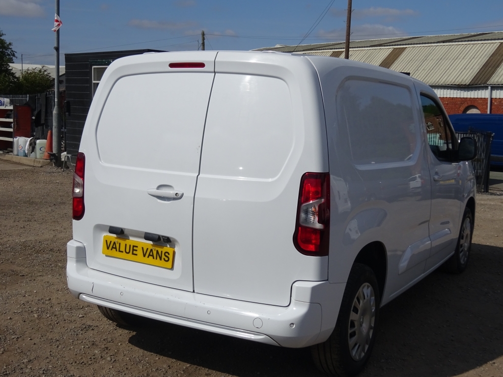 Vauxhall Combo Crg L2h1 2300 1.5 Tb D 100Ps Prime White #17