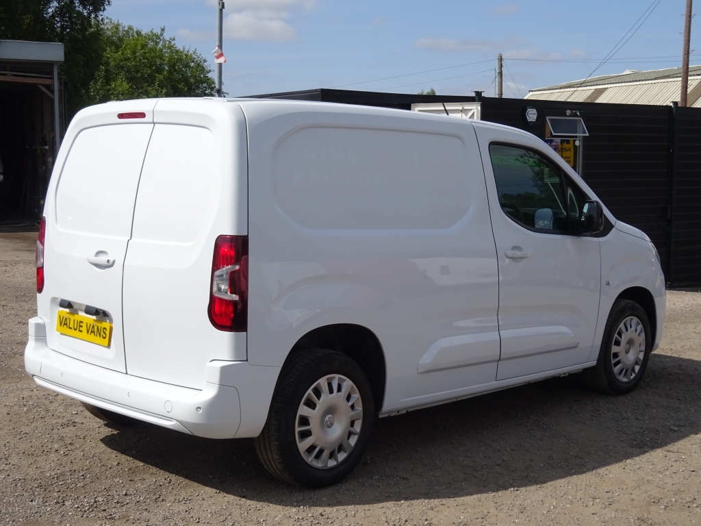 Vauxhall Combo Crg L2h1 2300 1.5 Tb D 100Ps Prime White #15