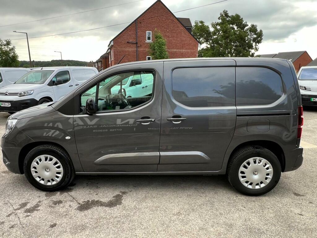 Vauxhall Combo-e Life Panel Van 2300 50Kwh Pro L1 7.4Kw Charge Grey #3