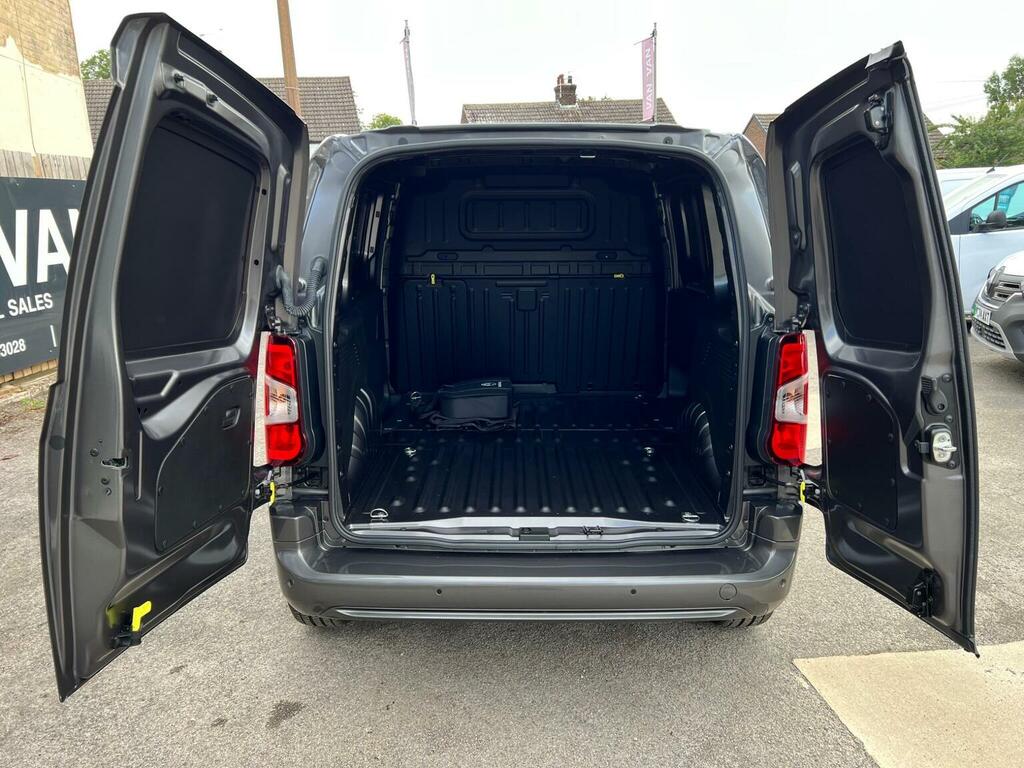 Vauxhall Combo-e Life 2024 74 52Kwh  #9