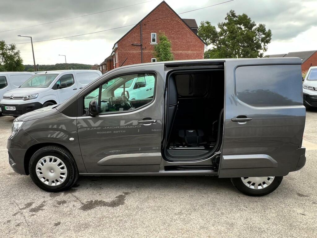 Vauxhall Combo-e Life Panel Van 2300 50Kwh Pro L1 7.4Kw Charge Grey #4
