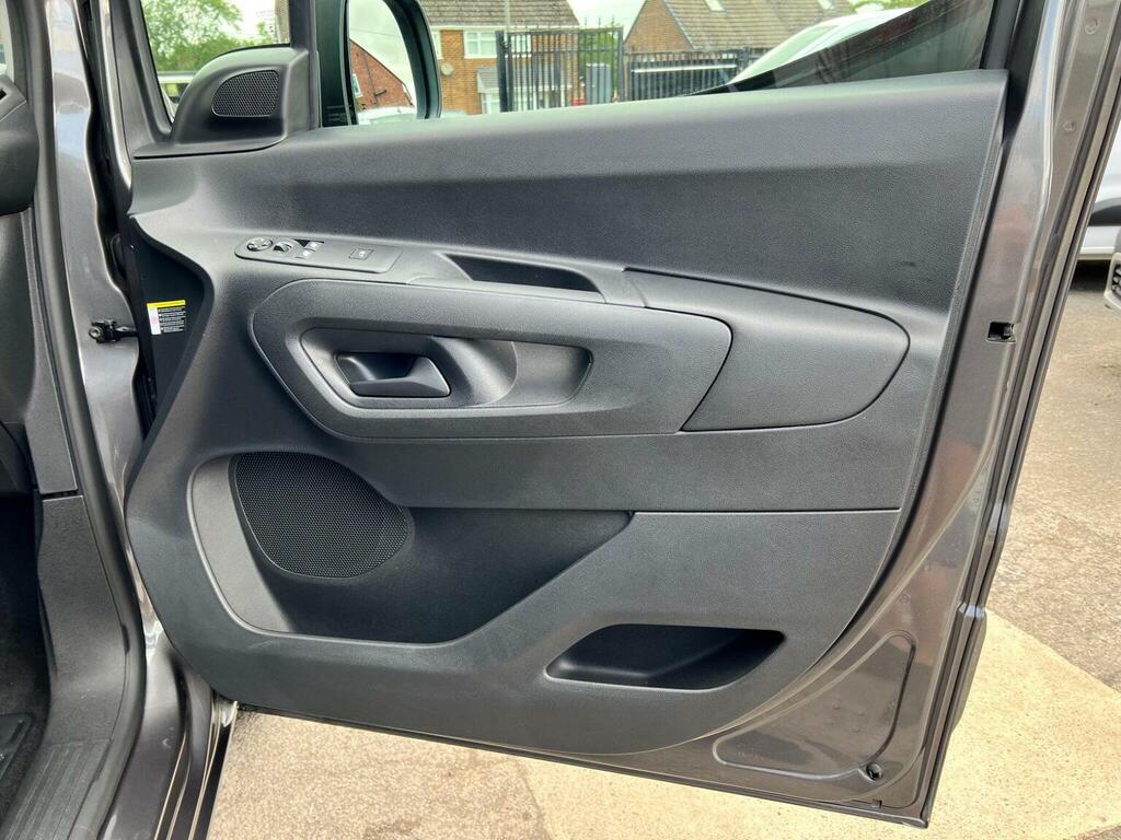 Vauxhall Combo-e Life 2024 74 52Kwh  #46