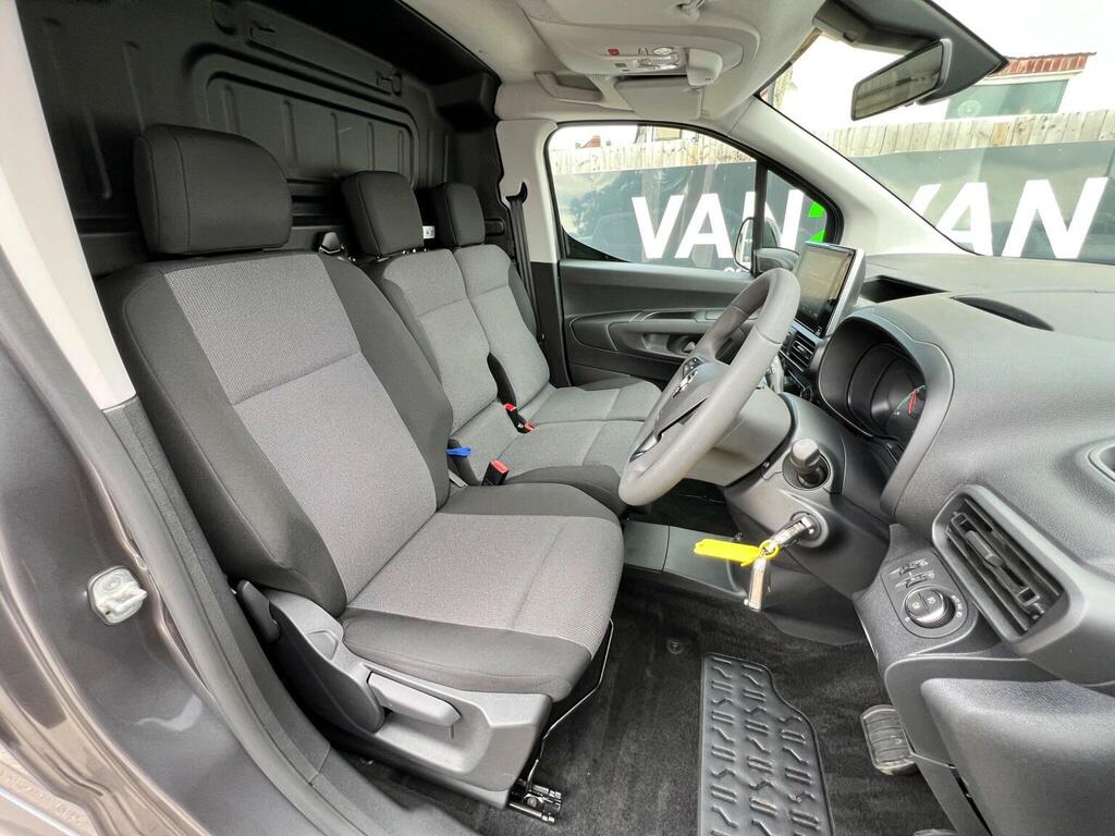Vauxhall Combo-e Life 2024 74 52Kwh  #16