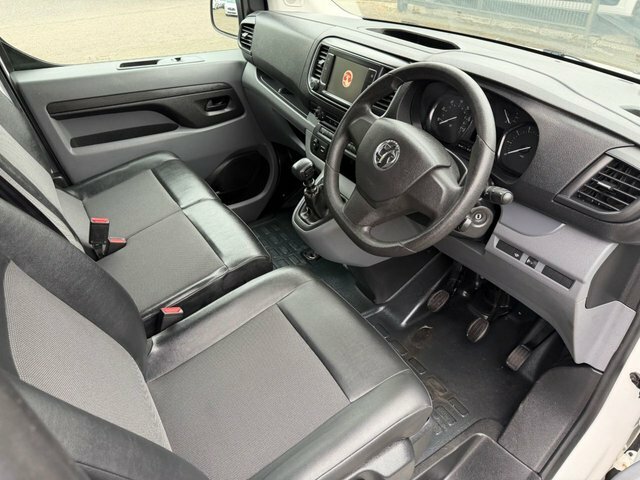 Vauxhall Vivaro Turbo D 2900 Sportive DY69ZGS White #3