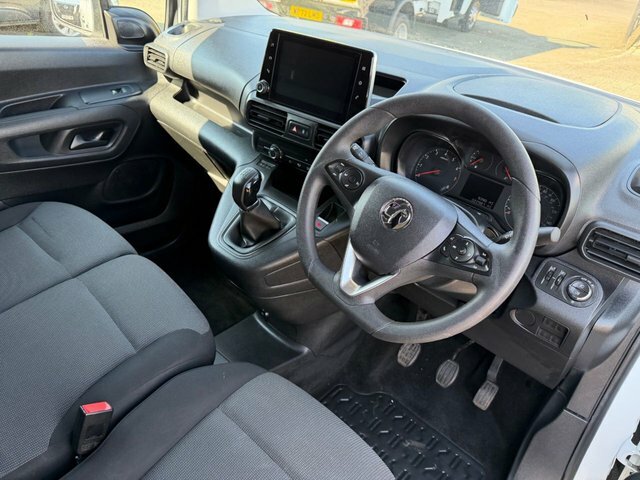 Vauxhall Combo Turbo D 2300 Sportive White #3