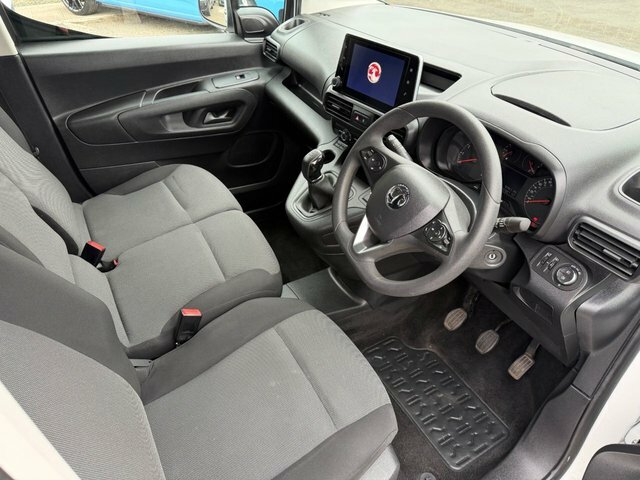 Vauxhall Combo Turbo D 2300 Sportive White #3