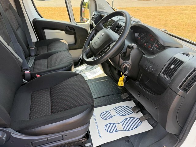 Peugeot Boxer 2.0 Bluehdi 335 Built For Business Luton Diese White #5