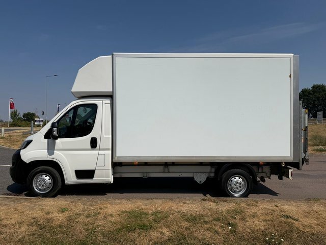 Peugeot Boxer 2.0 Bluehdi 335 Built For Business Luton Diese White #3