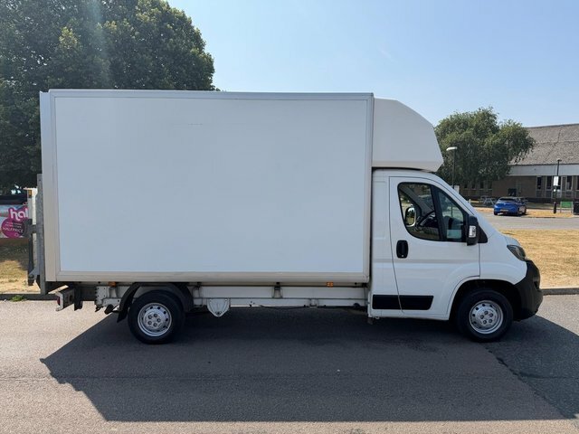 Peugeot Boxer 2.0 Bluehdi 335 Built For Business Luton Diese White #4