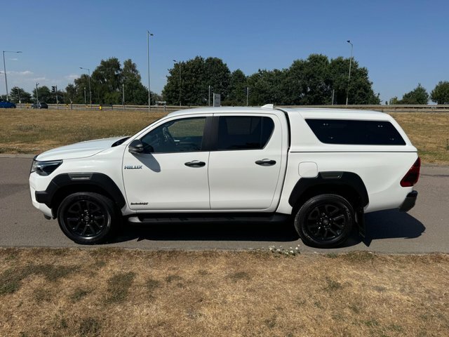 Toyota HILUX 2.8 D-4d Invincible X 4Wd Euro 6 S S White #4