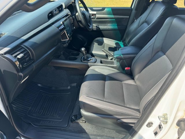 Toyota HILUX Active Extra Cab Pick Up 2.4 D-4d Grey #16