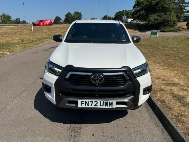 Toyota HILUX 2.8 D-4d Invincible X 4Wd Euro 6 S S White #2
