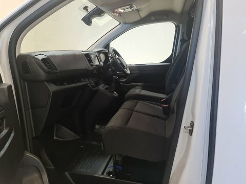 Vauxhall Vivaro 1.5 Turbo D DL23NYV #6