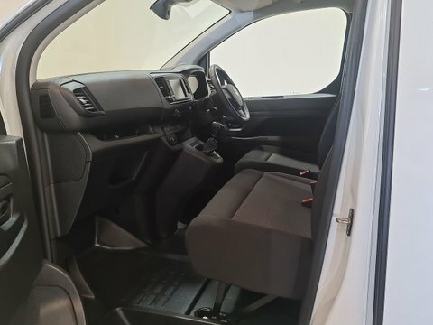 Vauxhall Vivaro 2.0 Turbo D DP23NUW #6