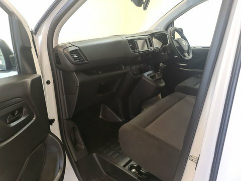 Vauxhall Vivaro 2.0 Turbo D DV73JVH #5
