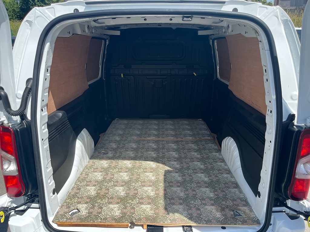 Vauxhall Combo 1.5 Turbo D 2300 Sportive Panel Van Man DV21PXH White #6