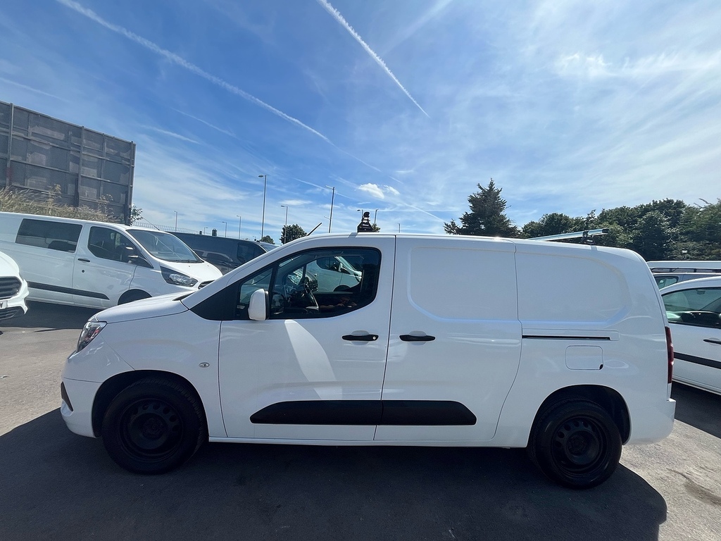 Vauxhall Combo 1.5 Turbo D 2300 Sportive Panel Van Man DV21PXH White #5