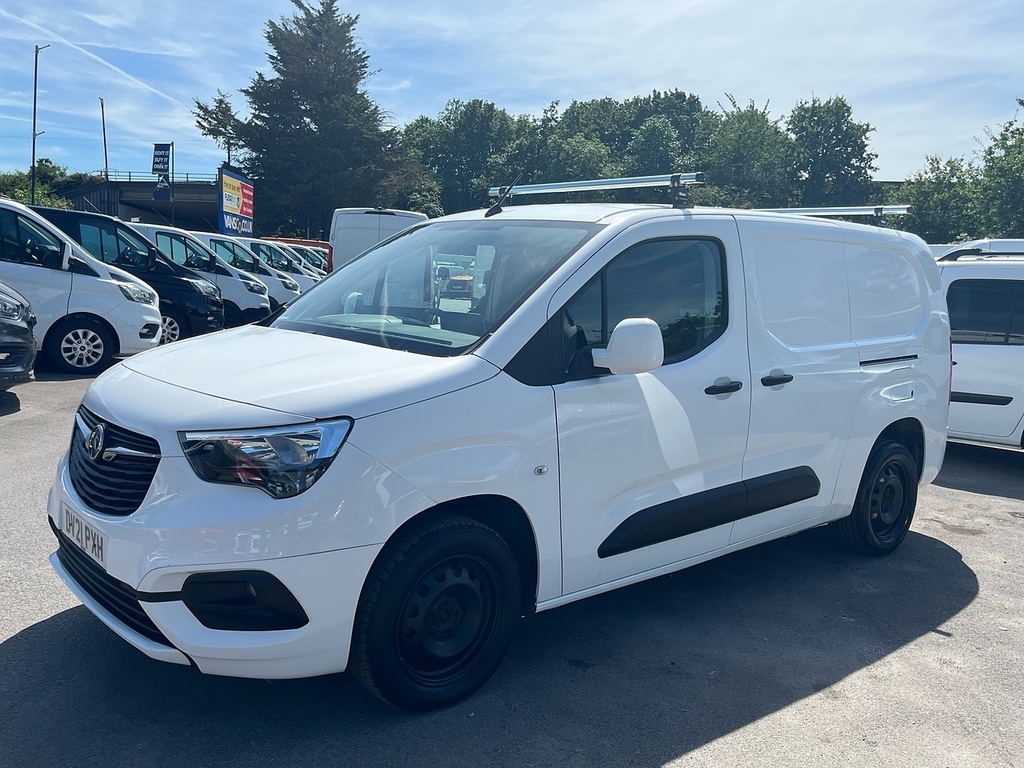 Vauxhall Combo 1.5 Turbo D 2300 Sportive Panel Van Man DV21PXH White #2