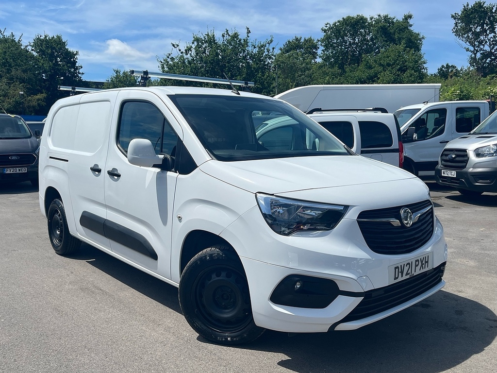 Vauxhall Combo 1.5 Turbo D 2300 Sportive Panel Van Man White