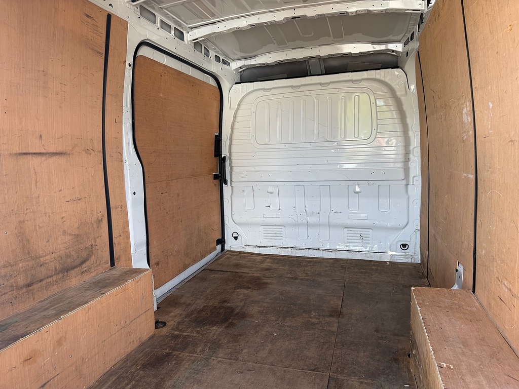 Maxus Deliver 9 2L Null White #18