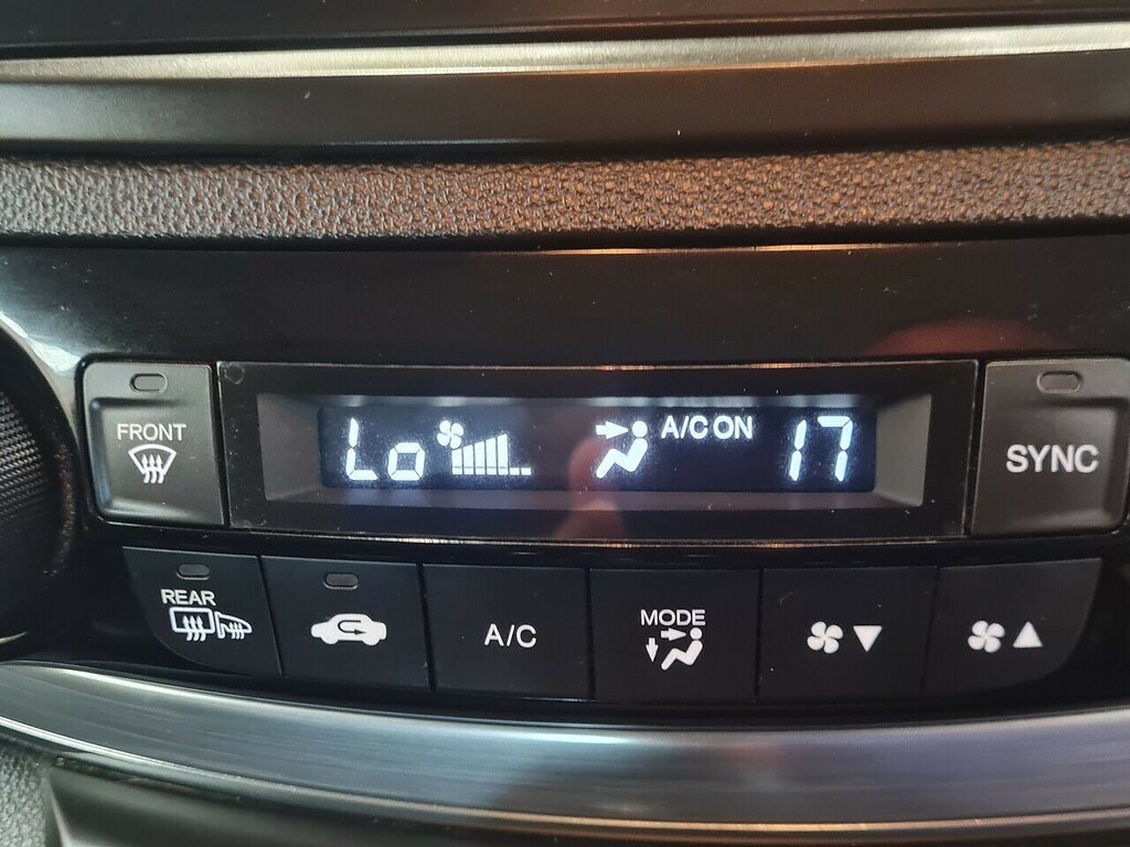 Honda Cr-V Automatic White #31