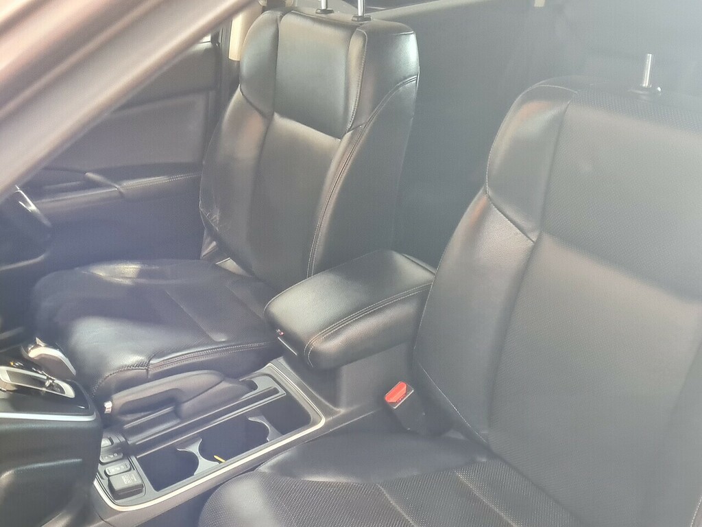 Honda Cr-V Automatic White #19