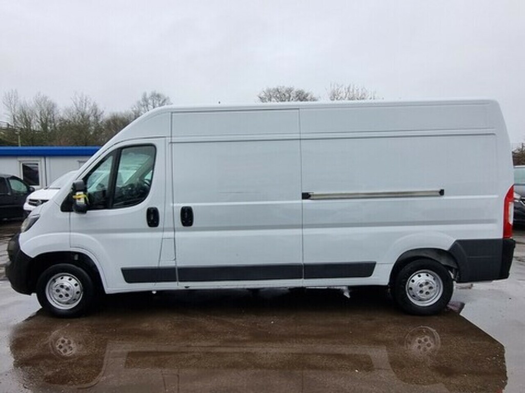 Peugeot Boxer 2.2 Bluehdi 335 Professional Panel Van White #2