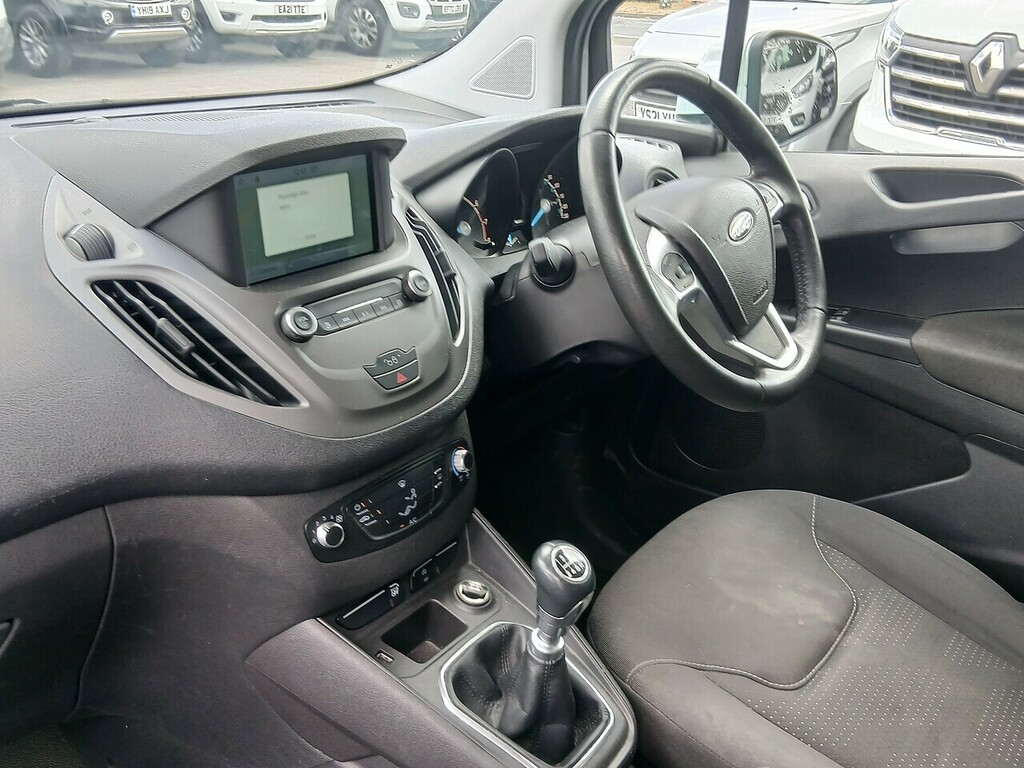 Ford Transit Courier Ecoboost Limited White #5