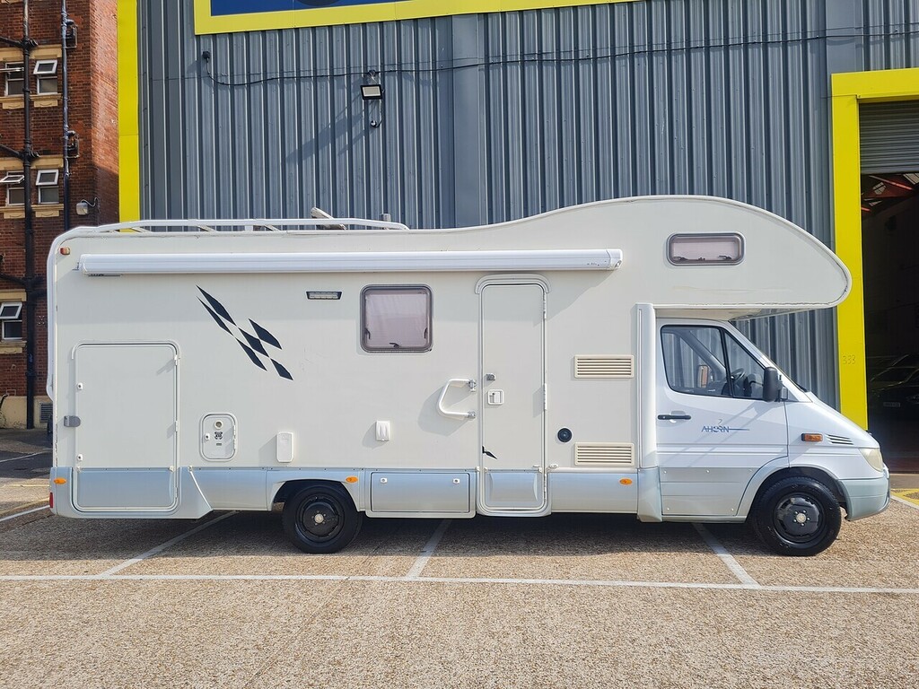 Mercedes-Benz Sprinter 2.7 Motorhome White #2